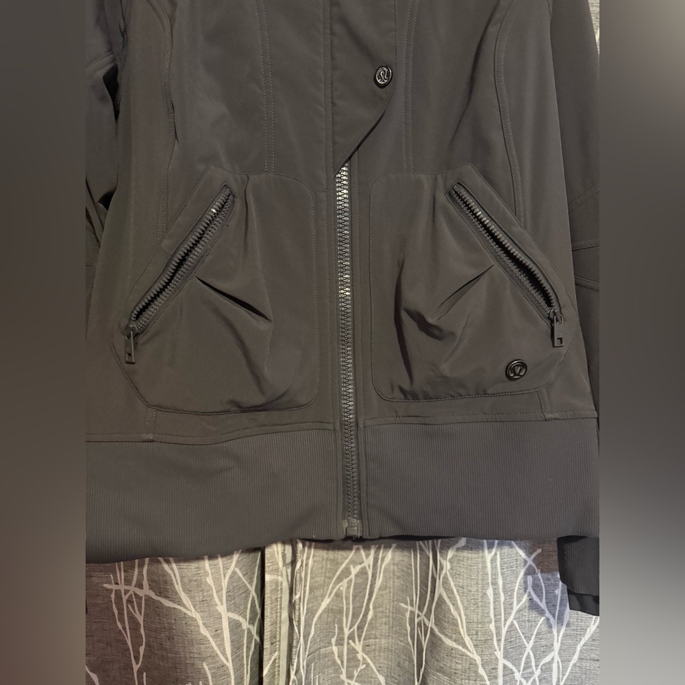 Lululemon Women's Black Hooded Jacket size Medium - Picture 3 of 8